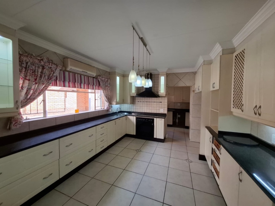 4 Bedroom Property for Sale in Safari Gardens North West